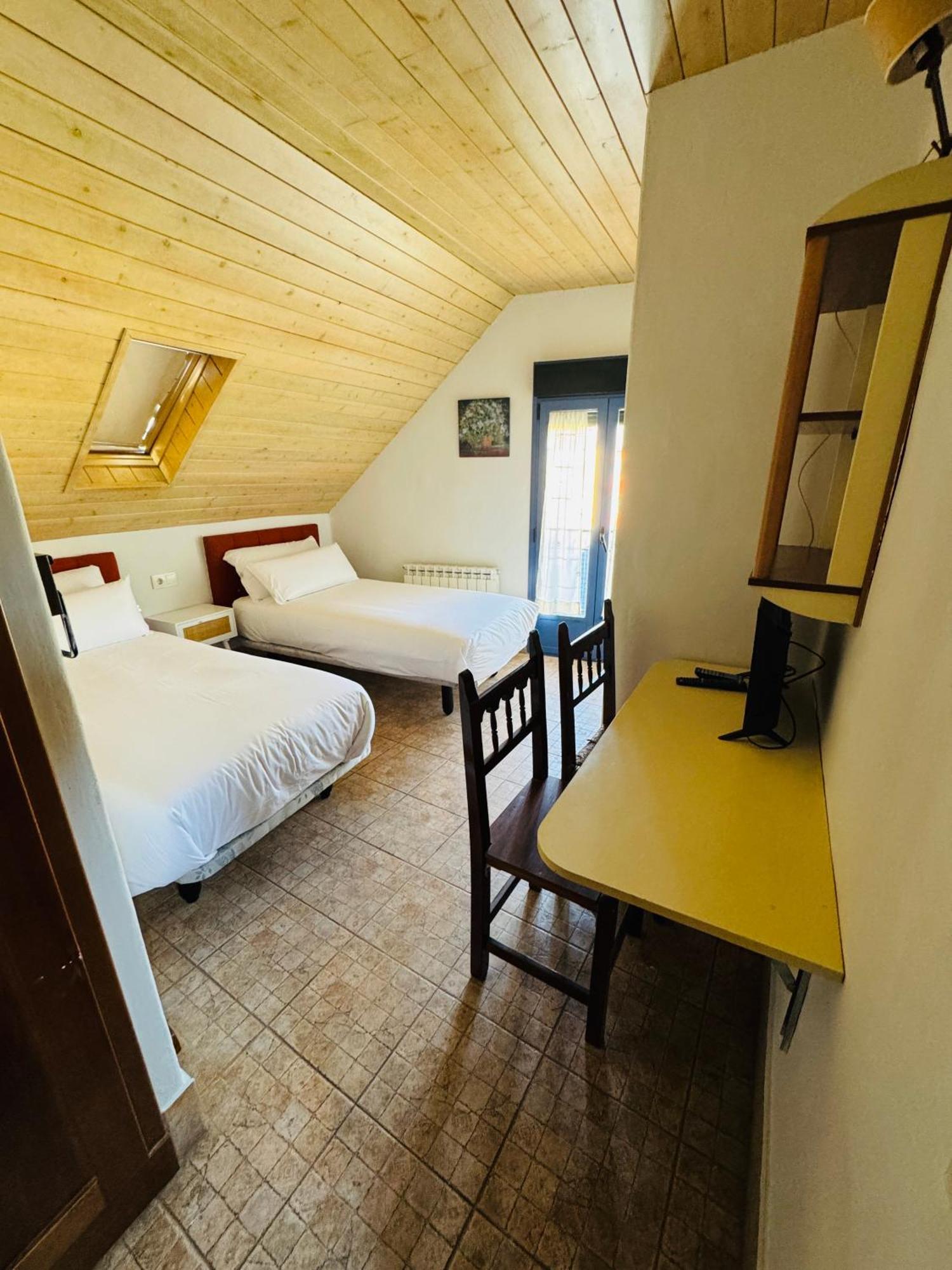 Hostal Nau Pradets Vielha Bagian luar foto