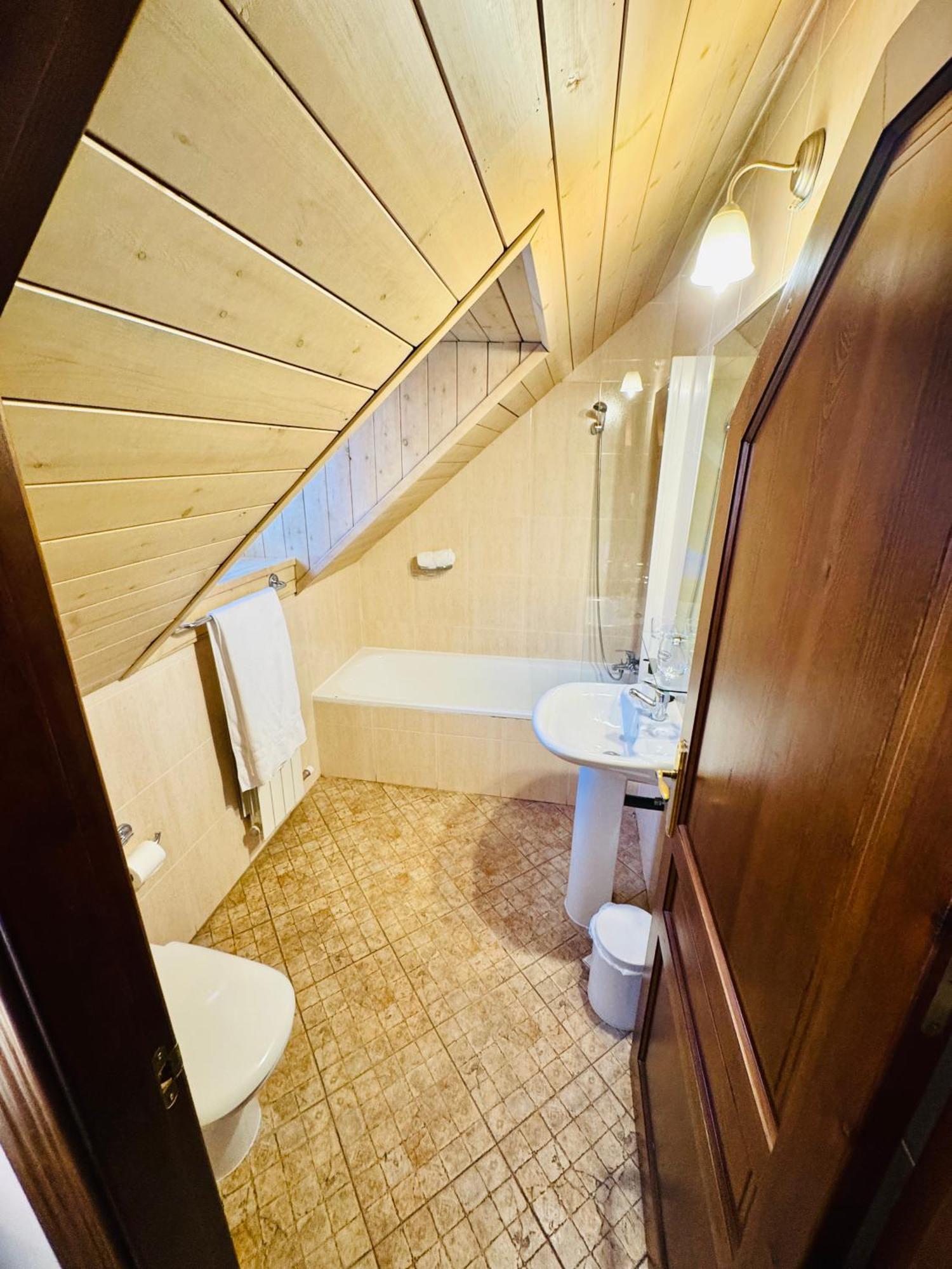 Hostal Nau Pradets Vielha Bagian luar foto