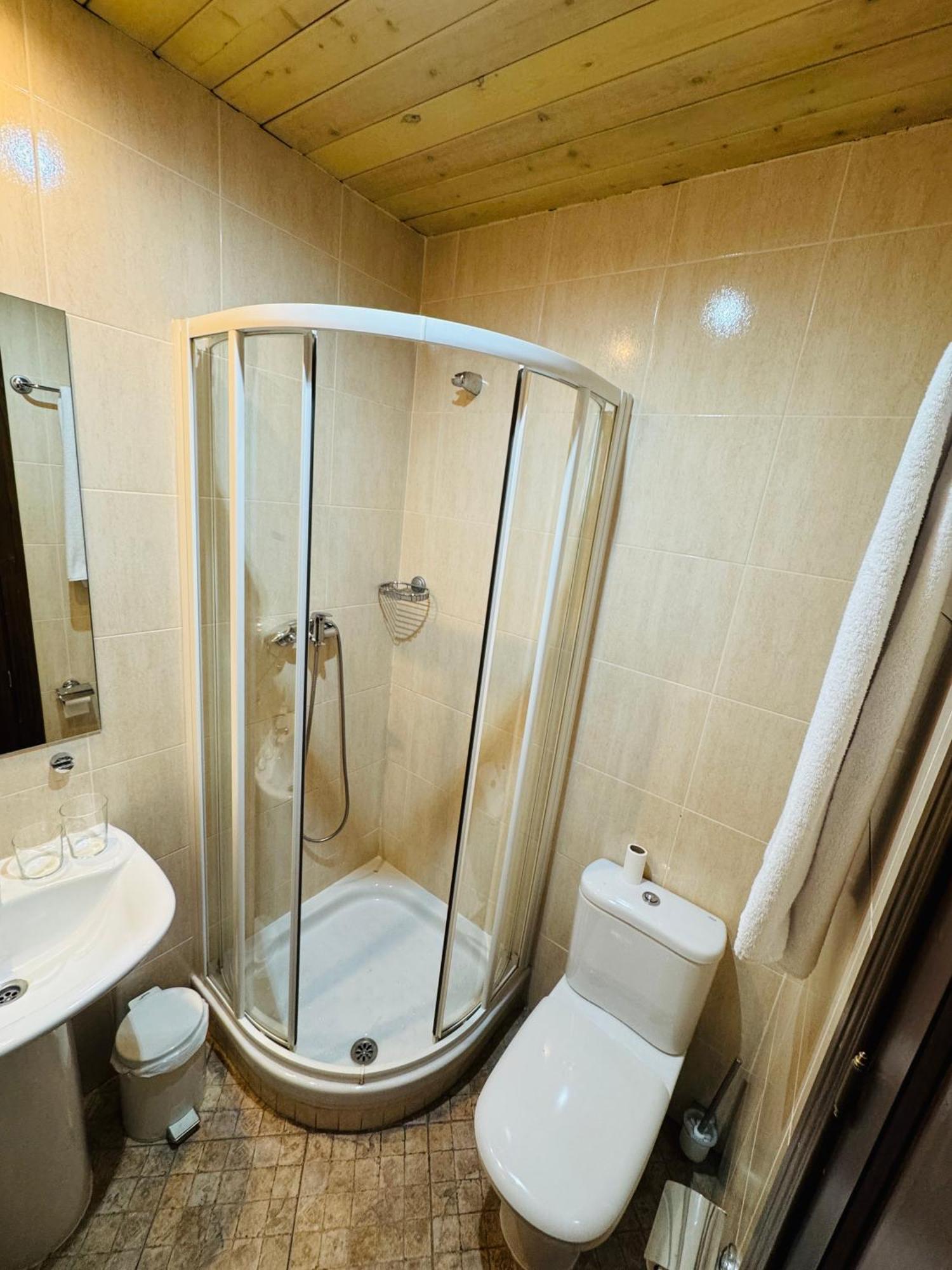 Hostal Nau Pradets Vielha Bagian luar foto