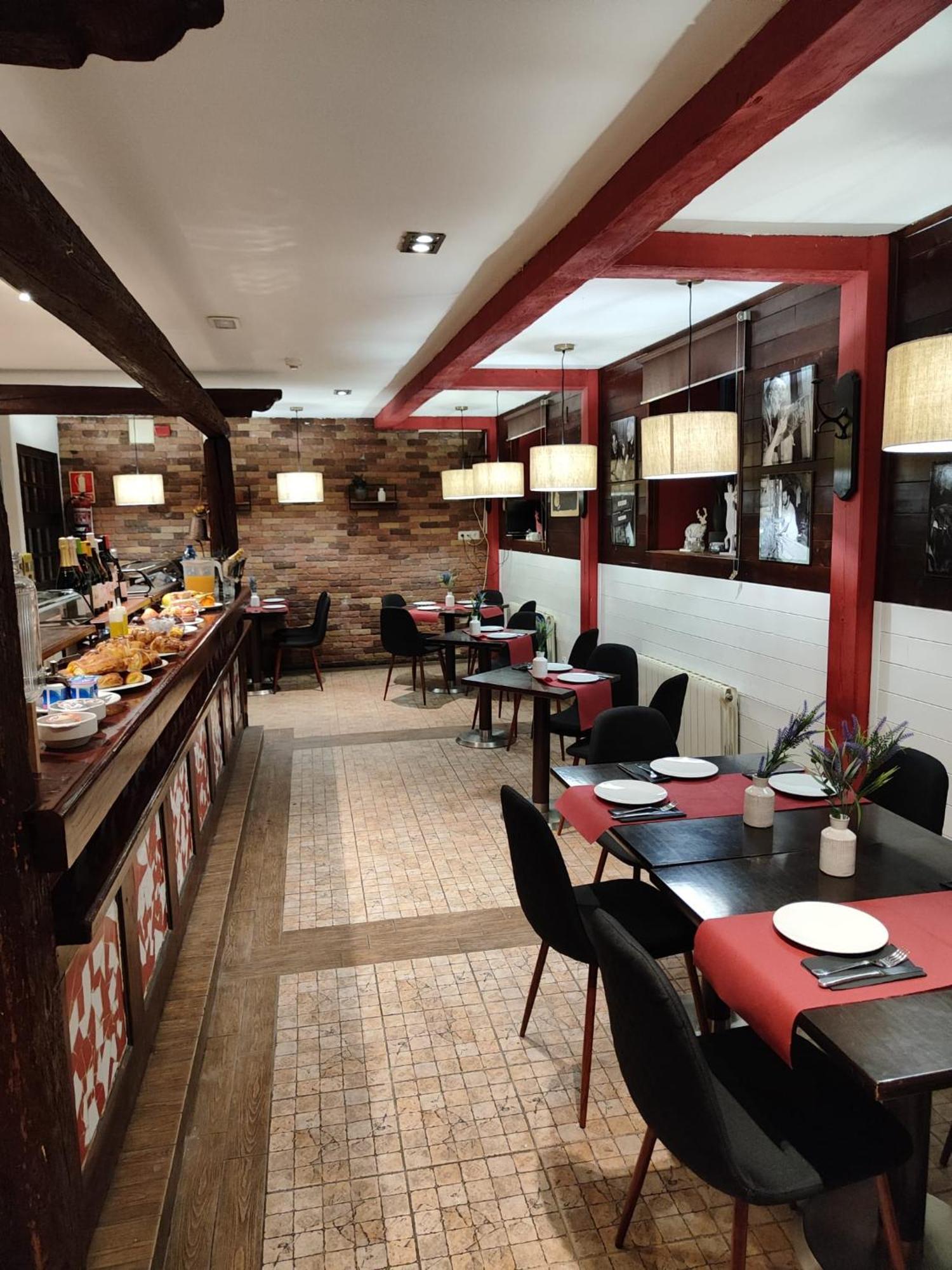 Hostal Nau Pradets Vielha Bagian luar foto